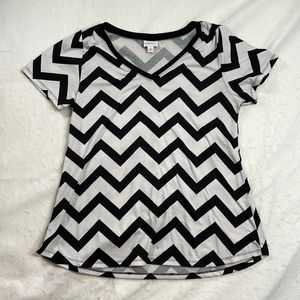 Lularoe Short Sleeve T Shirt Blouse V Neck Chevron Black White Womens Size M